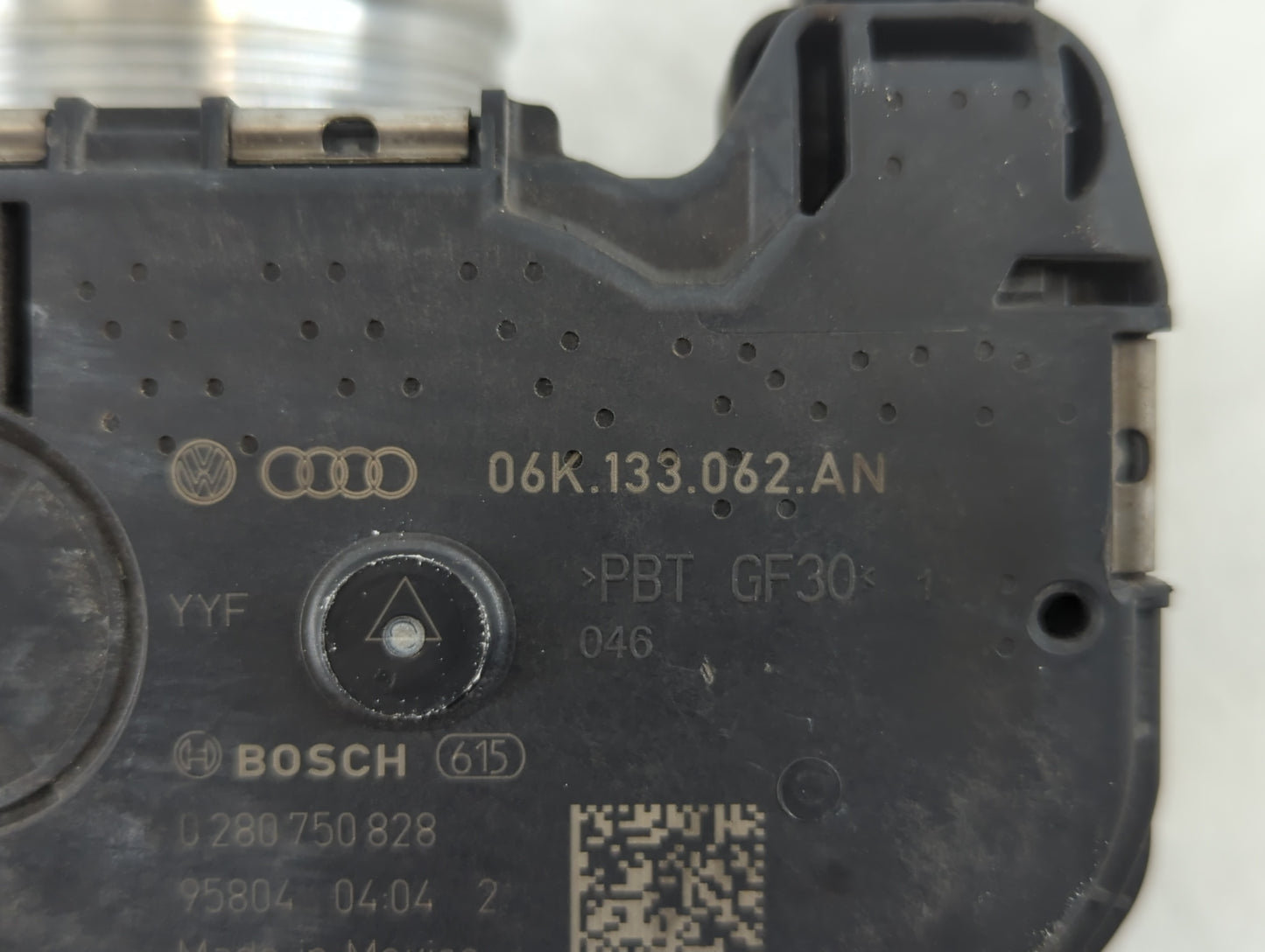 2018-2022 Volkswagen Tiguan Throttle Body P/N:06K 133 062 AG Fits Fits 2018 2019 2020 2021 2022 OEM Used Auto Parts - Oemuse