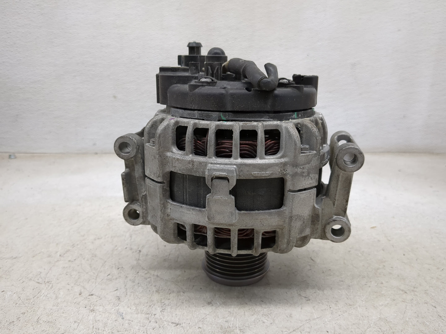 2020-2022 Volkswagen Tiguan Alternator Replacement Generator Charging Assembly Engine OEM P/N:06K 903 026 B Fits OEM Used Au