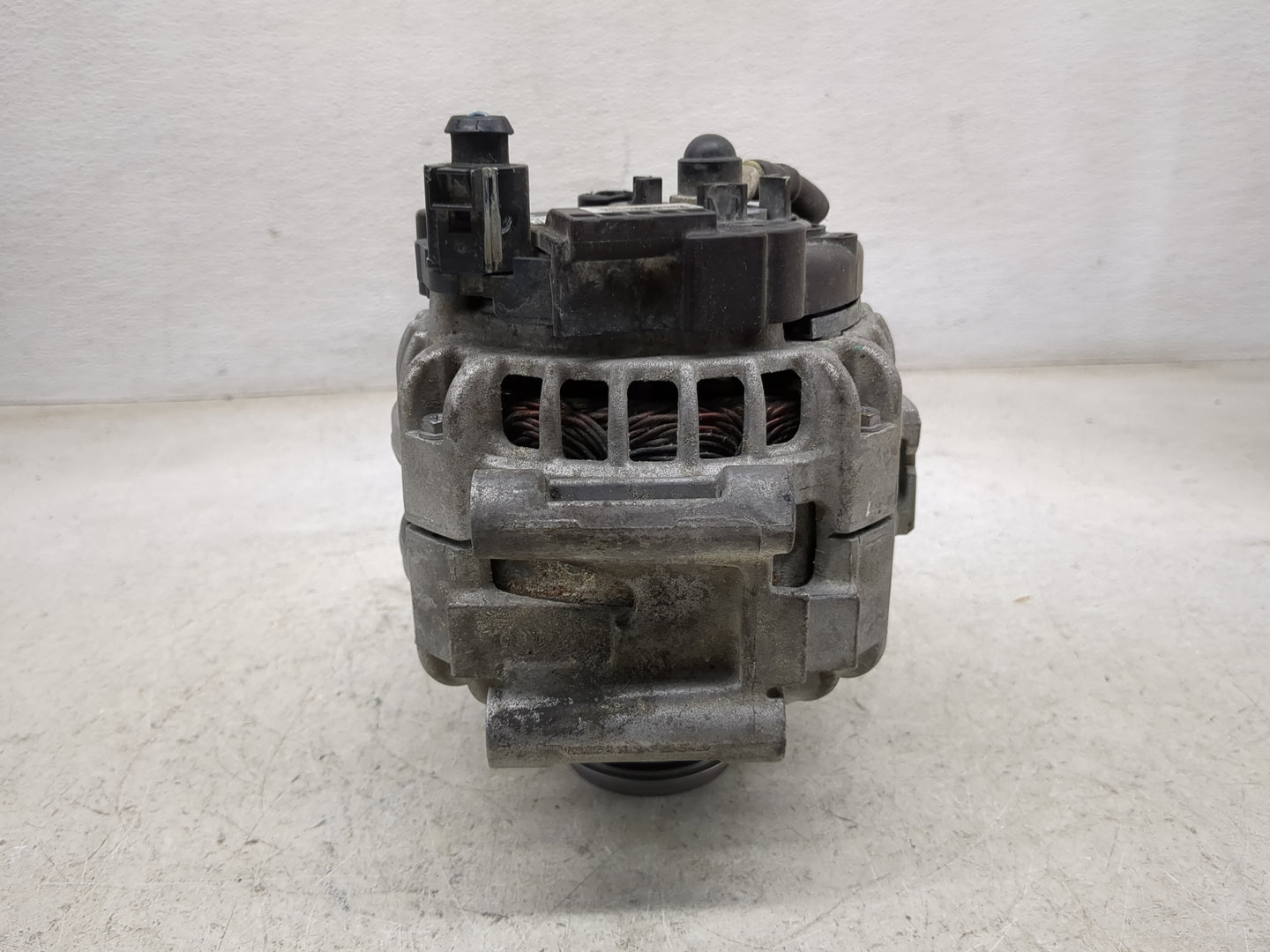 2020-2022 Volkswagen Tiguan Alternator Replacement Generator Charging Assembly Engine OEM P/N:06K 903 026 B Fits OEM Used Au