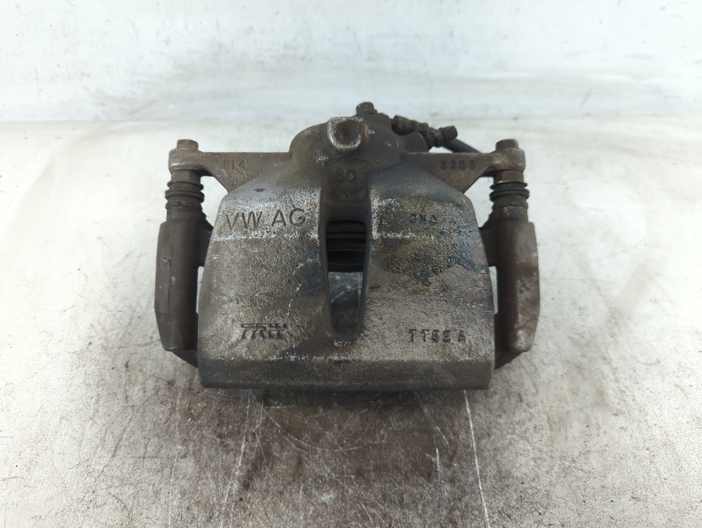 2018-2022 Volkswagen Tiguan Front Passenger Right Brake Caliper - Oemusedautoparts1.com