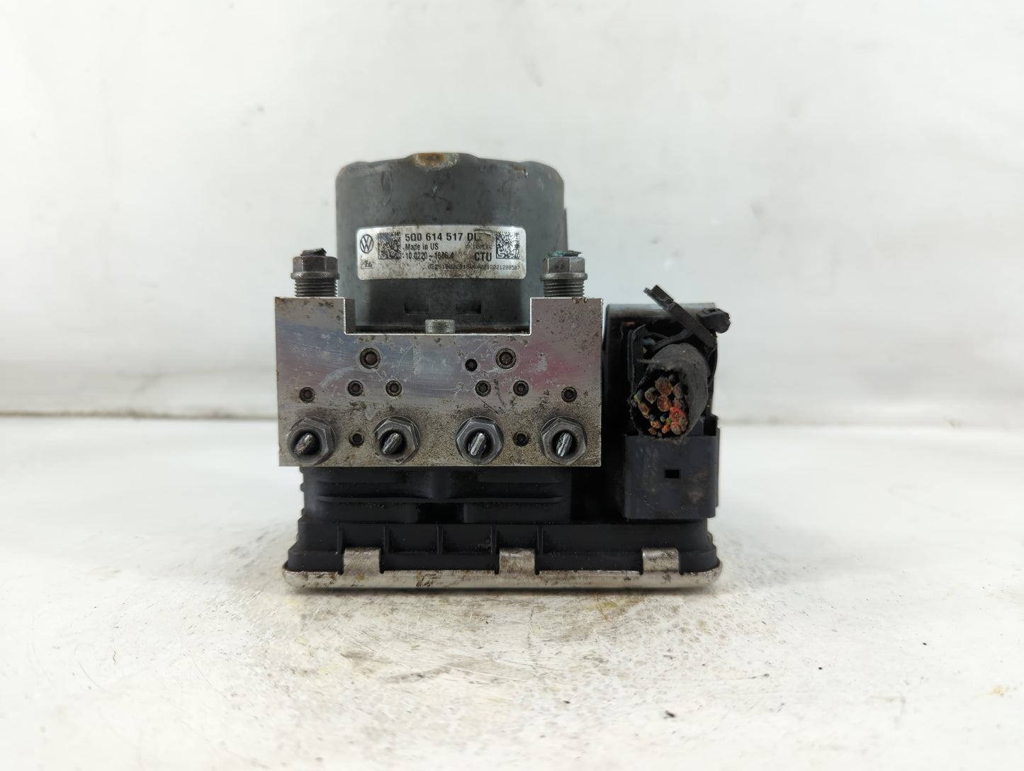 2020 Volkswagen Tiguan ABS Pump Control Module Replacement P/N:5Q0 614 517 DL Fits Fits 2021 OEM Used Auto Parts - Oemusedau