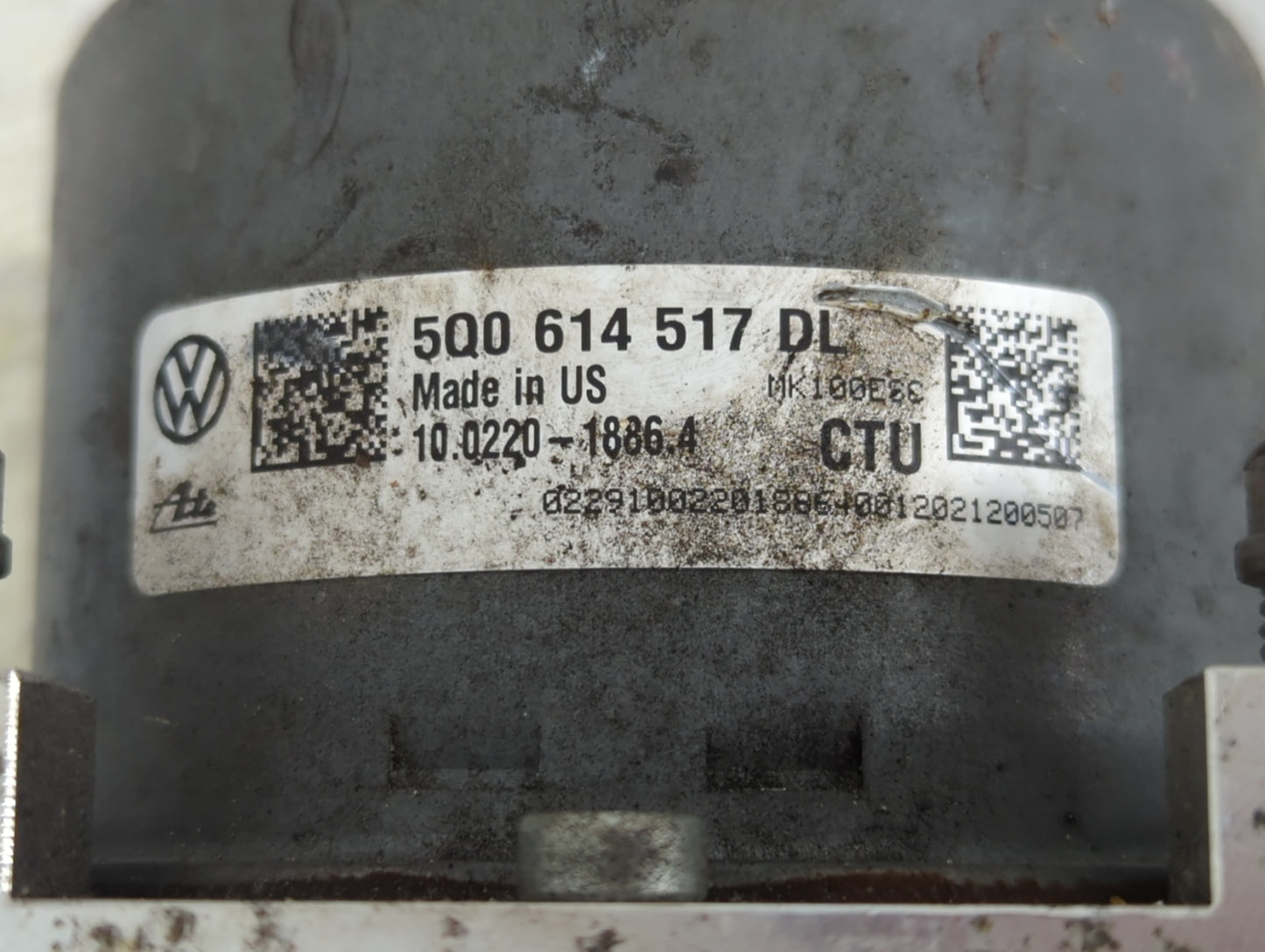 2020 Volkswagen Tiguan ABS Pump Control Module Replacement P/N:5Q0 614 517 DL Fits Fits 2021 OEM Used Auto Parts - Oemusedau