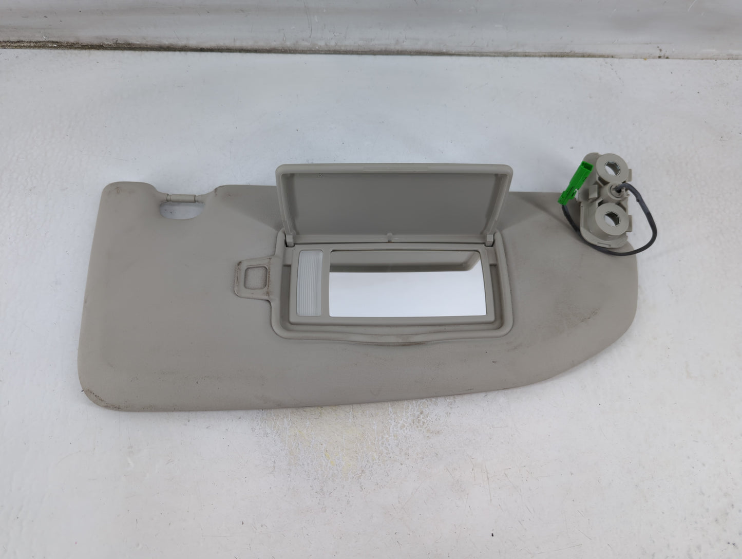 2019-2020 Volvo S60 Sun Visor Shade Replacement Passenger Right Mirror Fits Fits 2018 2019 2020 2021 OEM Used Auto Parts - O