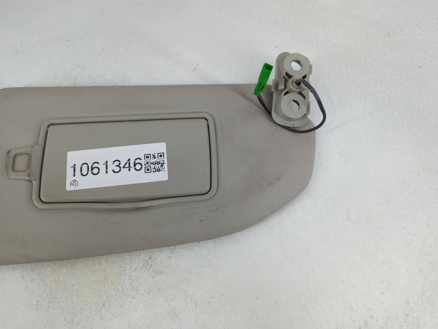 2019-2020 Volvo S60 Sun Visor Shade Replacement Passenger Right Mirror Fits Fits 2018 2019 2020 2021 OEM Used Auto Parts - O