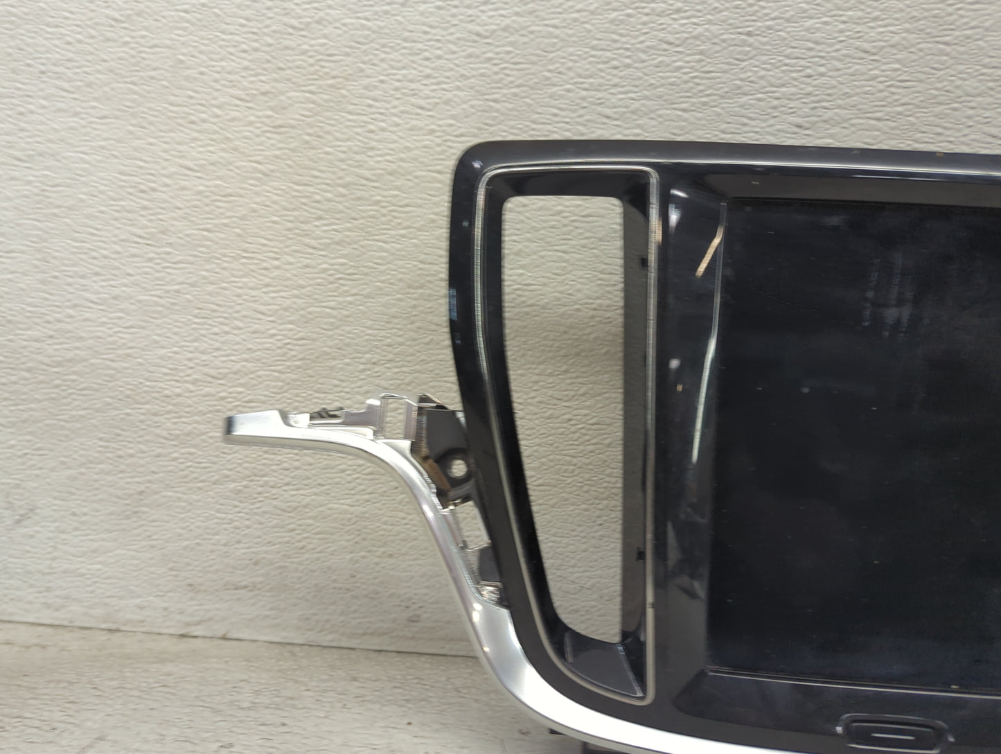 2019-2020 Volvo S60 Information Display Screen 1496173 - Oemusedautoparts1.com