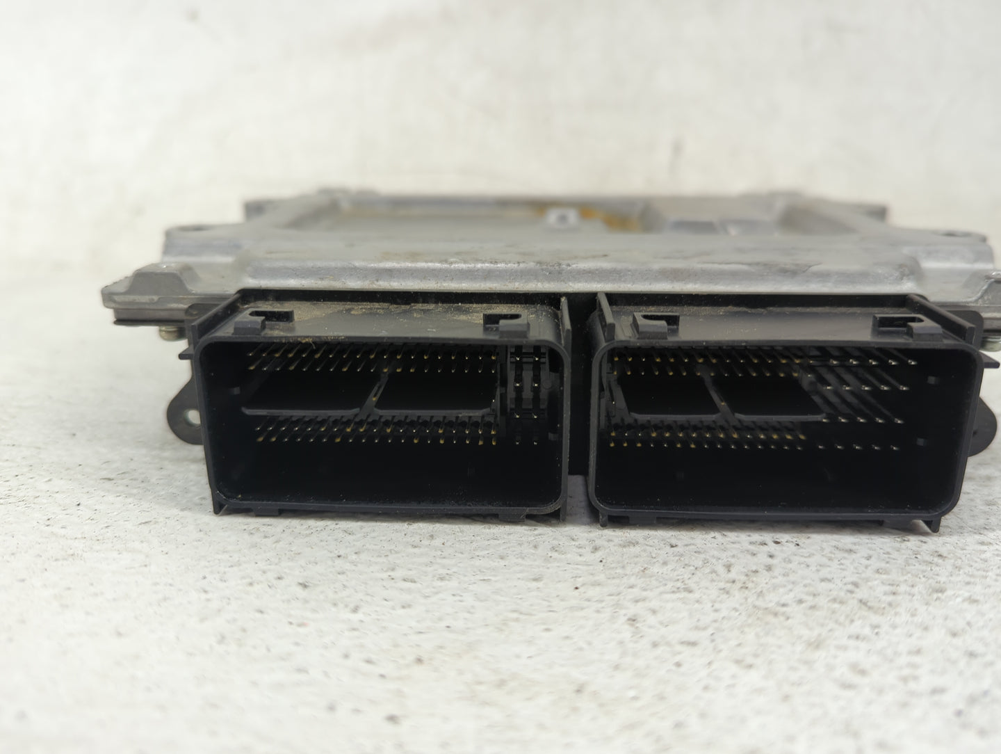 2019 Volvo V60 PCM Engine Control Computer ECU ECM PCU OEM P/N:32242004 D5E1C, ECM-DAA Fits Fits 2018 2020 2021 OEM Used Aut