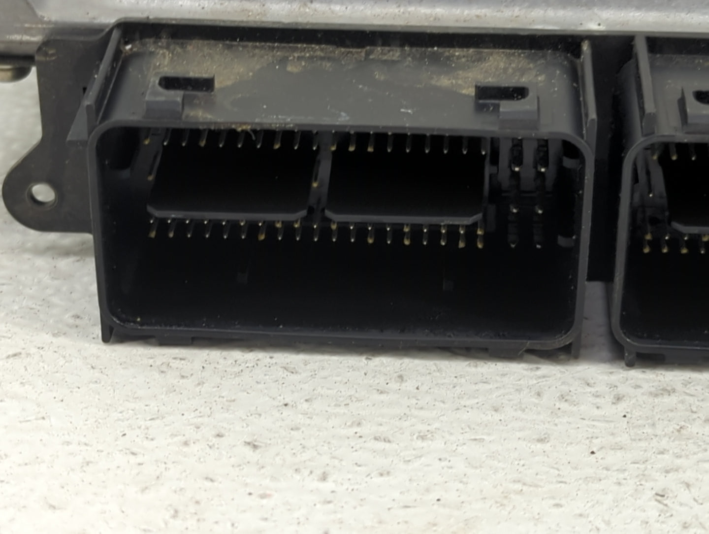 2019 Volvo V60 PCM Engine Control Computer ECU ECM PCU OEM P/N:32242004 D5E1C, ECM-DAA Fits Fits 2018 2020 2021 OEM Used Aut