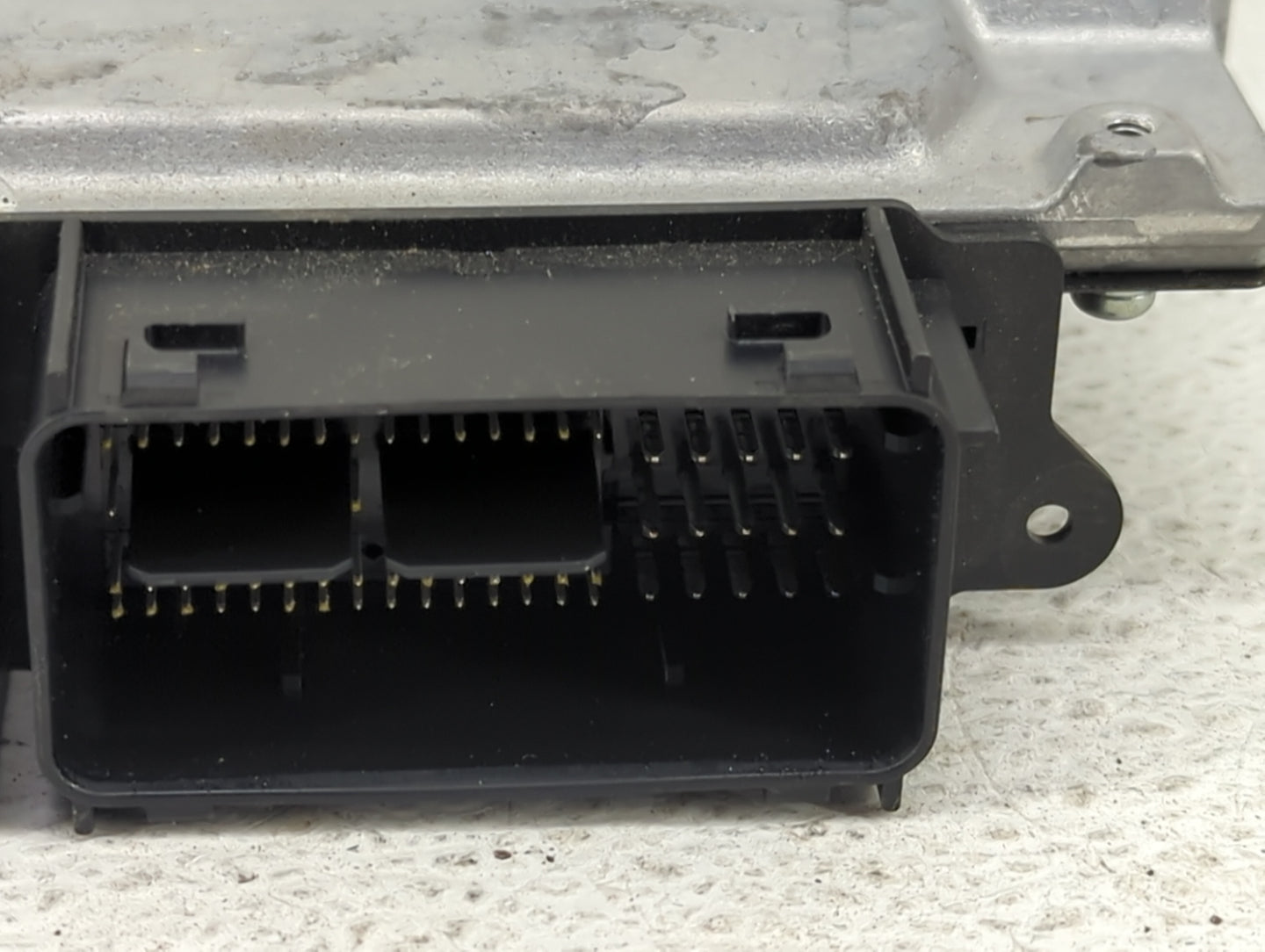 2019 Volvo V60 PCM Engine Control Computer ECU ECM PCU OEM P/N:32242004 D5E1C, ECM-DAA Fits Fits 2018 2020 2021 OEM Used Aut