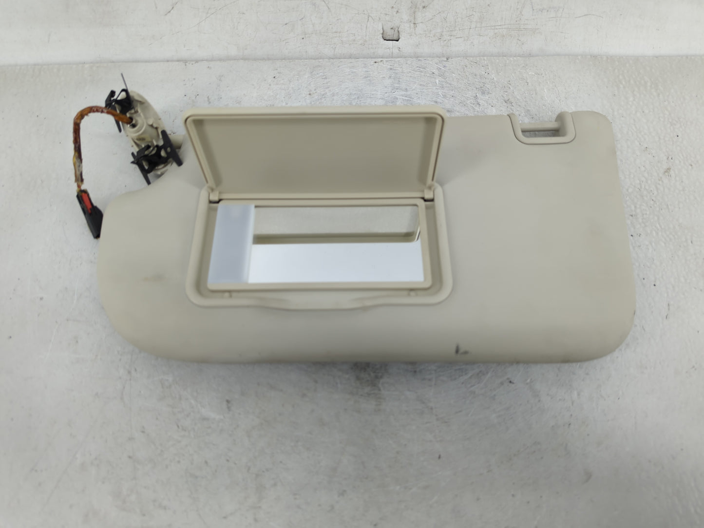 2018-2021 Volvo Xc60 Sun Visor Shade Replacement Driver Left Mirror Fits Fits 2018 2019 2020 2021 OEM Used Auto Parts - Oemu