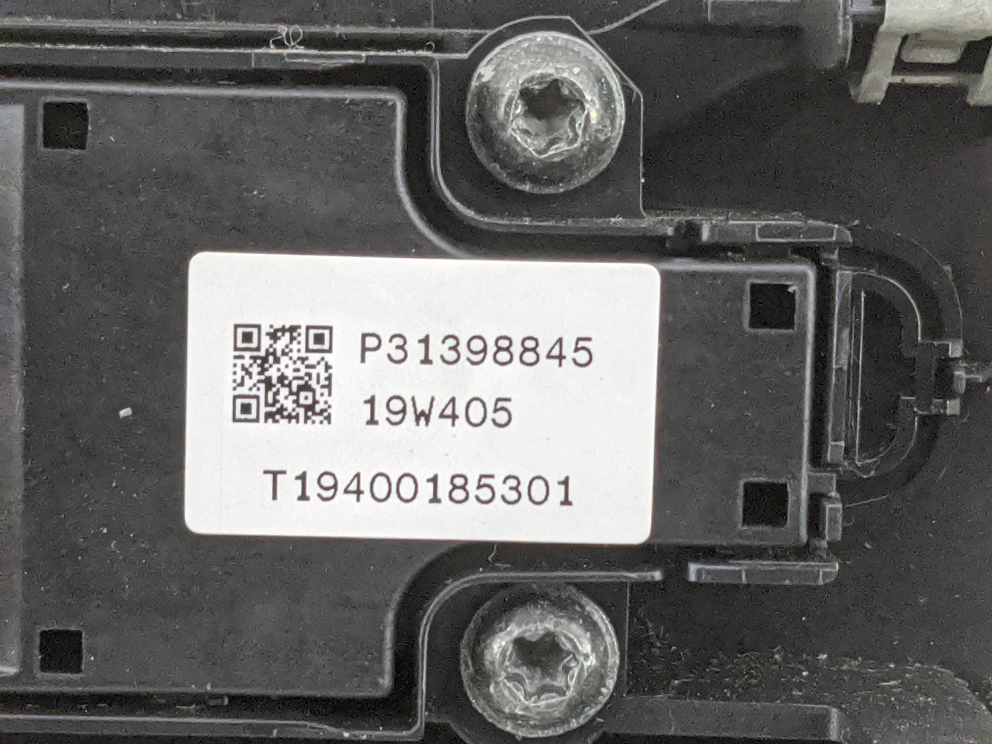2020 Volvo Xc60 Radio AM FM Cd Player Receiver Replacement P/N:P31398845 T19400185301 Fits OEM Used Auto Parts - Oemusedauto