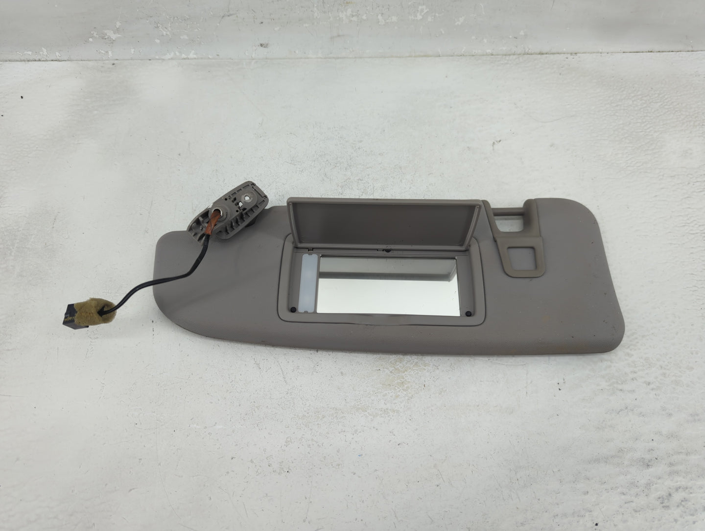 2021 Alfa Romeo Giulia Sun Visor Shade Replacement Driver Left Mirror Fits OEM Used Auto Parts - Oemusedautoparts1.com