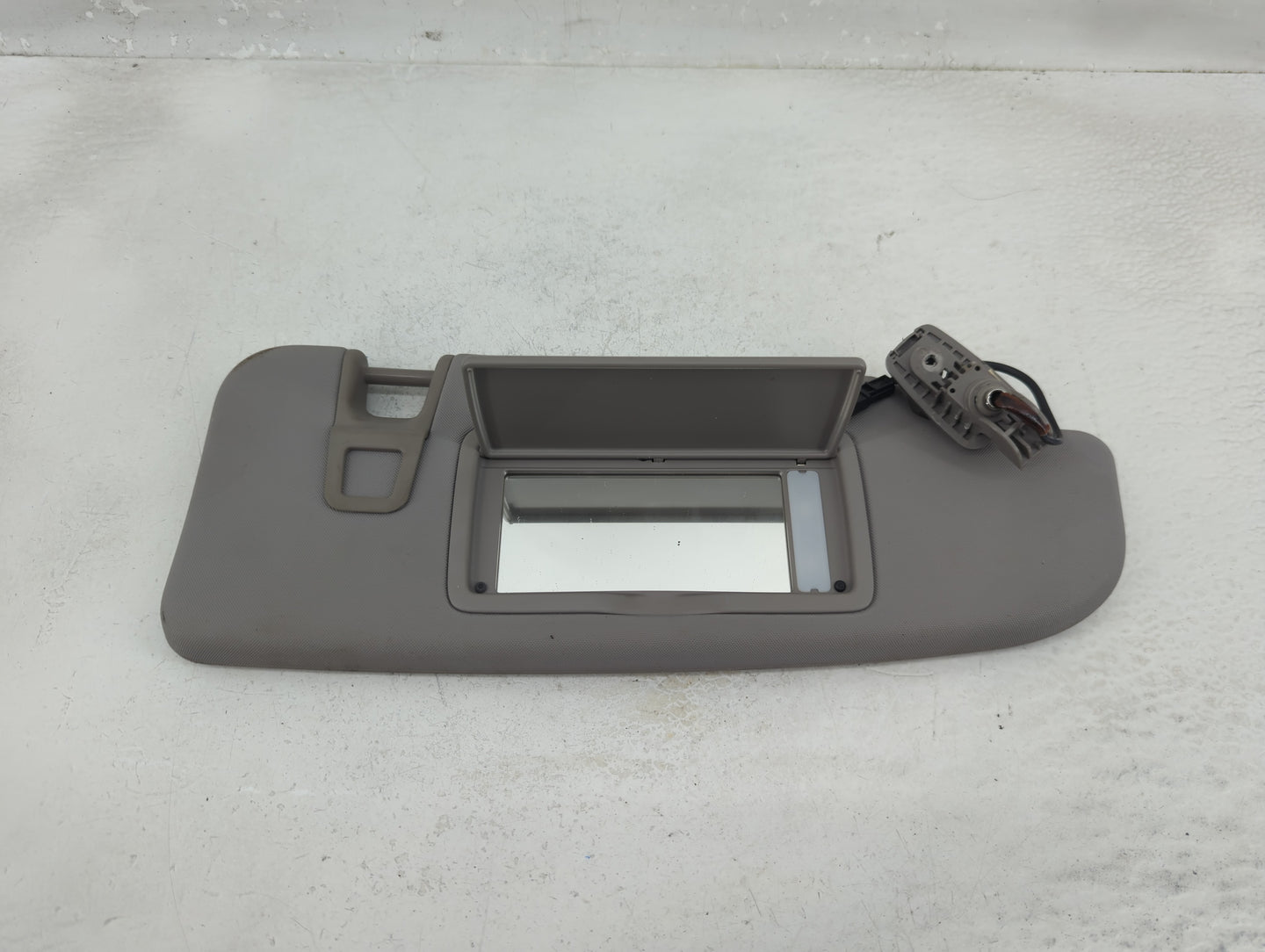 2021 Alfa Romeo Giulia Sun Visor Shade Replacement Passenger Right Mirror Fits OEM Used Auto Parts - Oemusedautoparts1.com
