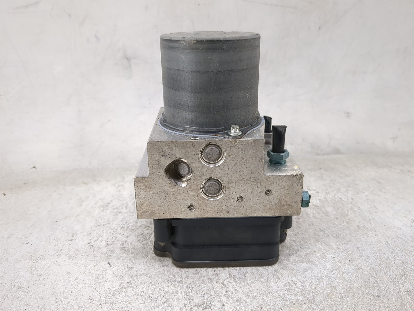 2021 Audi A4 ABS Pump Control Module Replacement P/N:8W0614517AM 0265299699, 269731 Fits OEM Used Auto Parts - Oemusedautopa