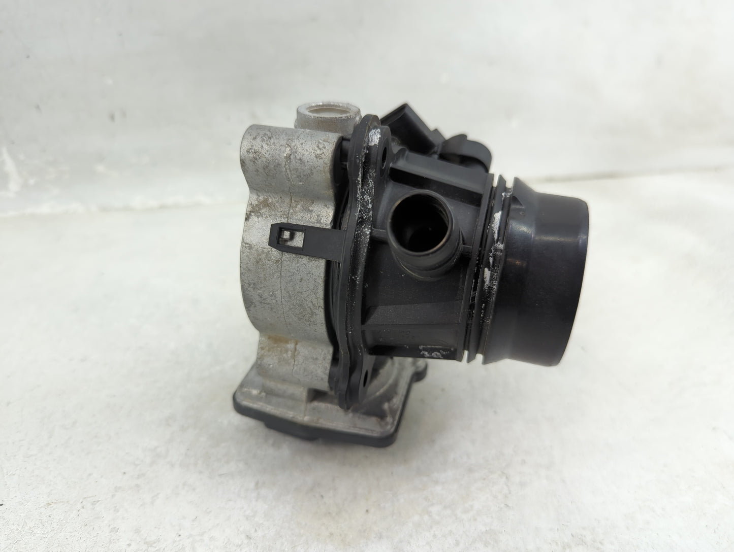 2021 Bmw 228i Throttle Body P/N:7619008 A3C0067720000 Fits Fits 2016 2017 2018 2019 2020 2022 OEM Used Auto Parts - Oemuseda