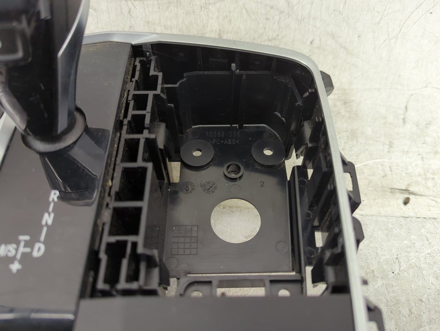 2021 Bmw 330i Floor Console Assembly Shifter - Oemusedautoparts1.com