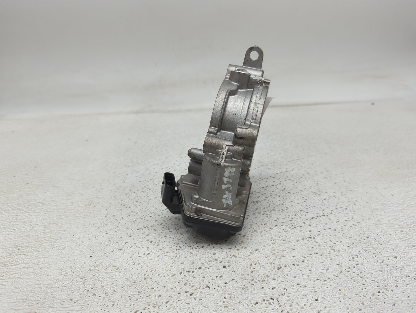 2017-2021 Bmw 330i Throttle Body P/N:8601651 A2C15021900 Fits Fits 2016 2017 2018 2019 2020 2021 2022 OEM Used Auto Parts - 