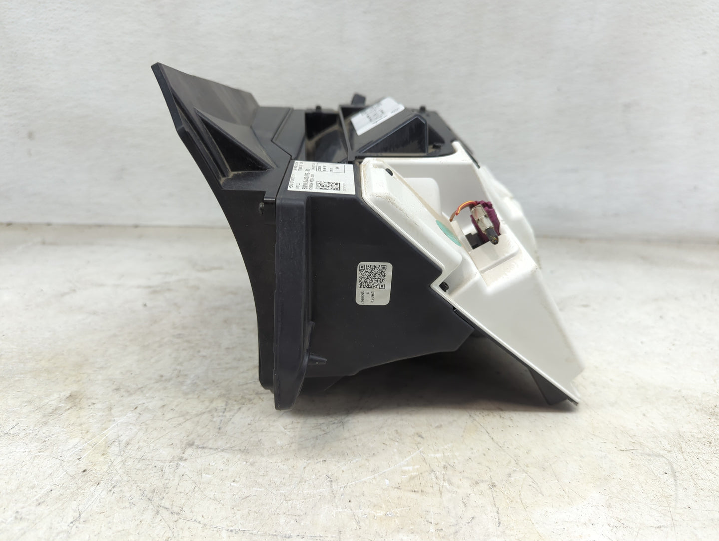 2019-2021 Bmw 330i Information Display Screen - Oemusedautoparts1.com