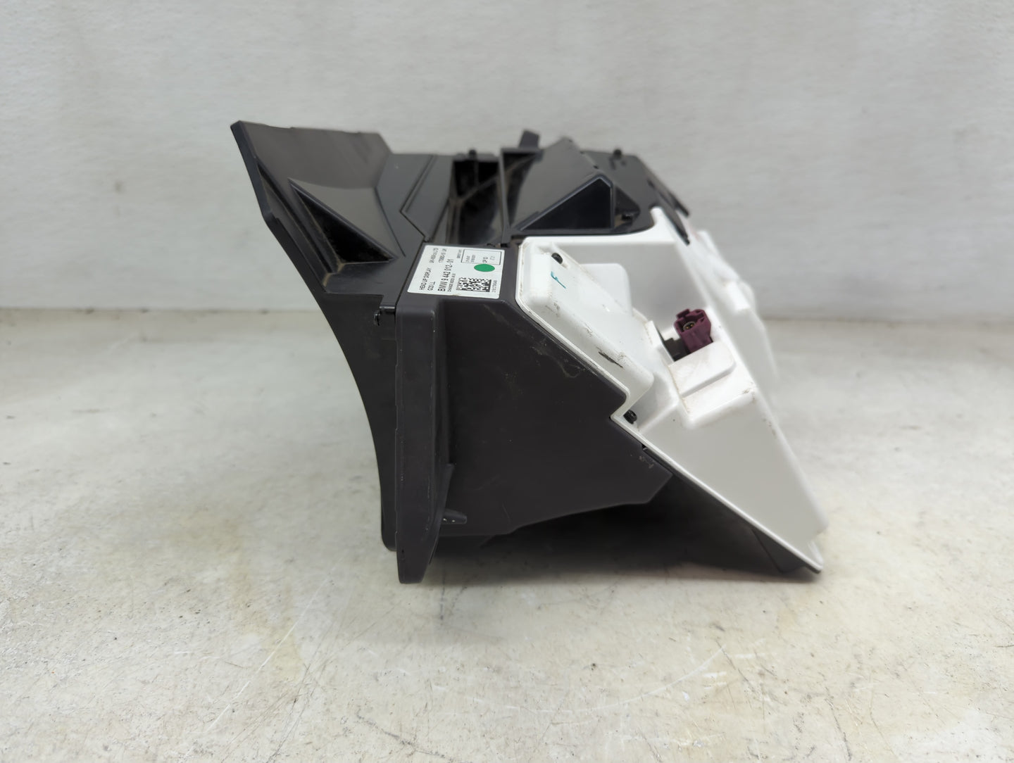 2019-2021 Bmw 330i Information Display Screen - Oemusedautoparts1.com