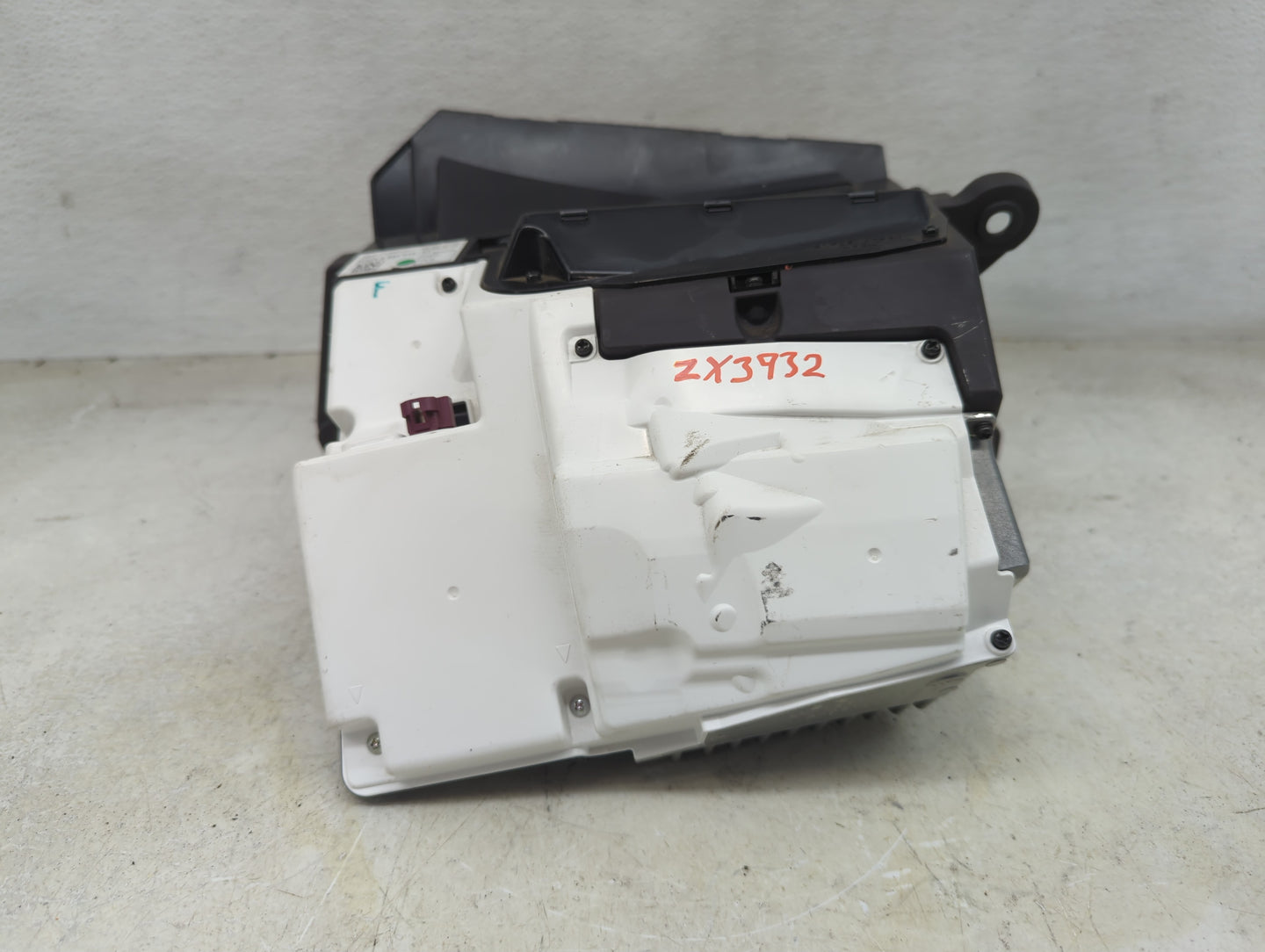 2019-2021 Bmw 330i Information Display Screen - Oemusedautoparts1.com