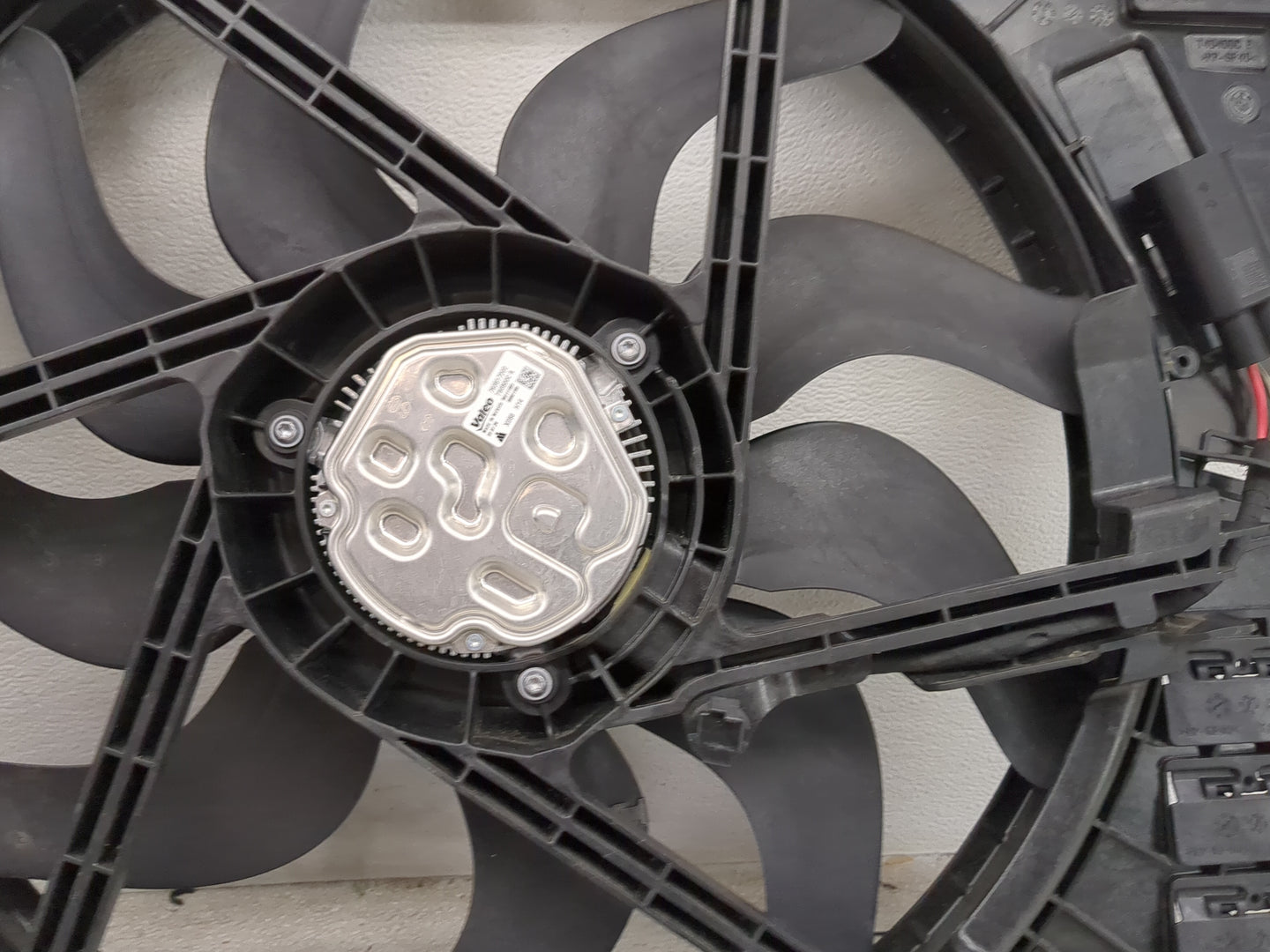 2021 Bmw 330i Electric Radiator Cooling Fan Motor Assembly 1460569 - Oemusedautoparts1.com