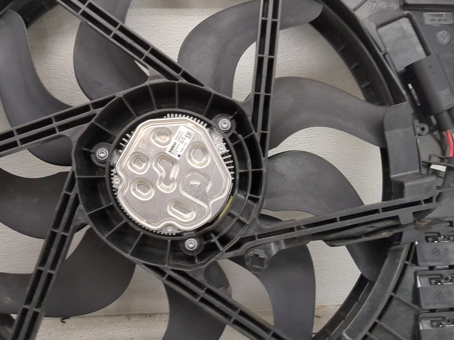 2021 Bmw 330i Electric Radiator Cooling Fan Motor Assembly 1460569 - Oemusedautoparts1.com