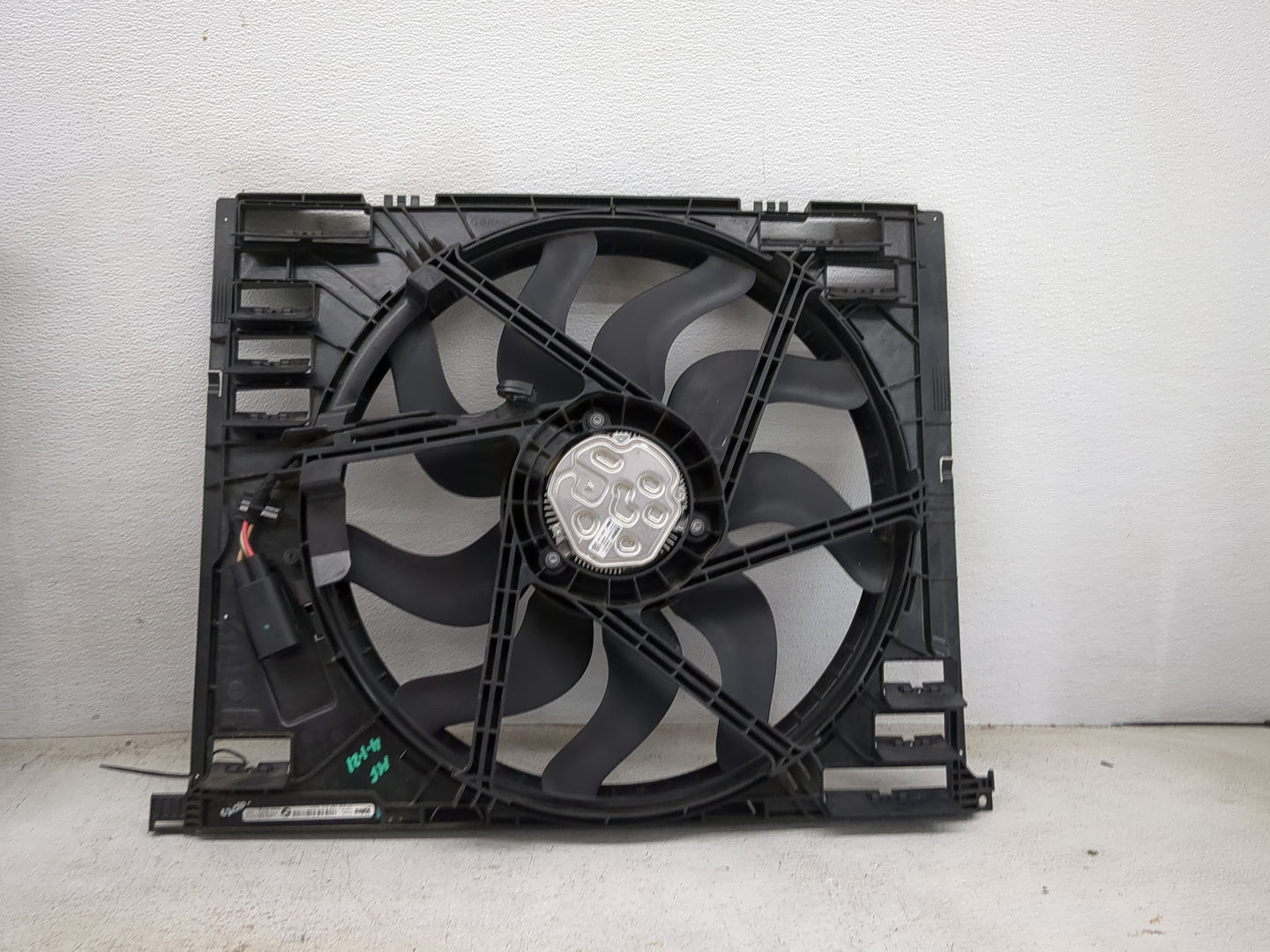 2021 Bmw 330i Electric Radiator Cooling Fan Motor Assembly 1461158 - Oemusedautoparts1.com