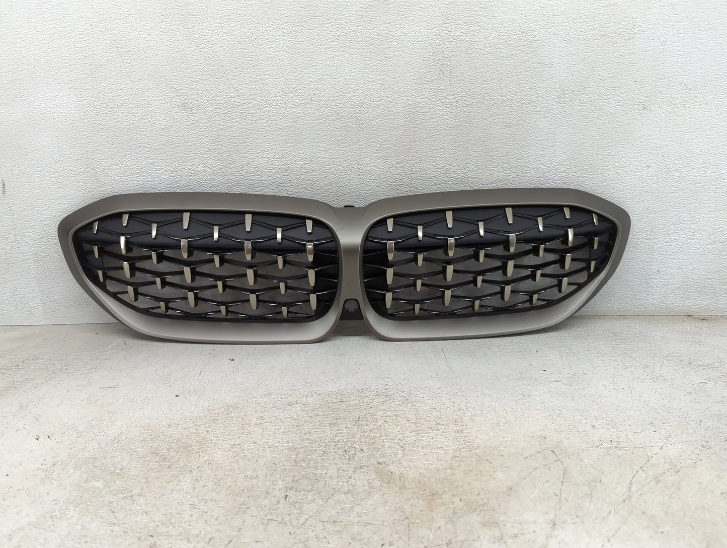 Bmw 340i Front Grille Bumper Not Included - Oemusedautoparts1.com