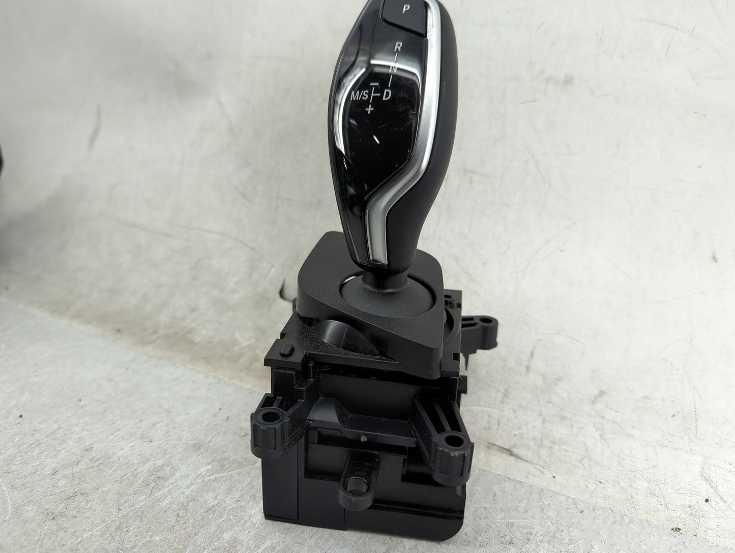 2021 Bmw 530i Floor Console Assembly Shifter - Oemusedautoparts1.com