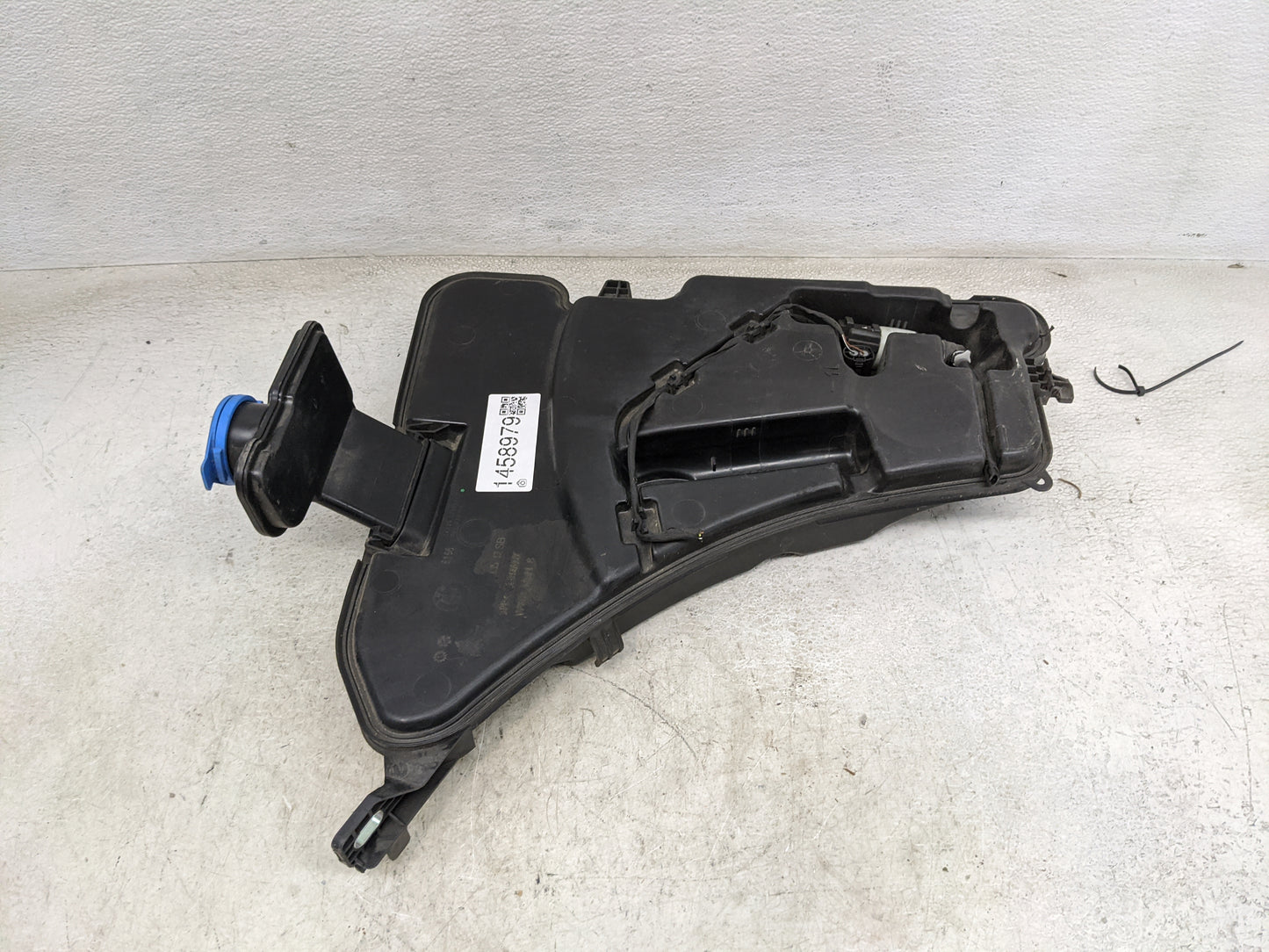 2021 Bmw 530i Windshield Washer Fluid Reservoir Bottle Oem - Oemusedautoparts1.com