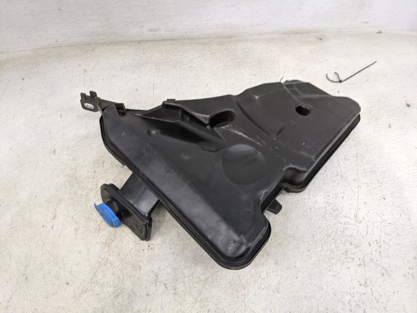 2021 Bmw 530i Windshield Washer Fluid Reservoir Bottle Oem - Oemusedautoparts1.com