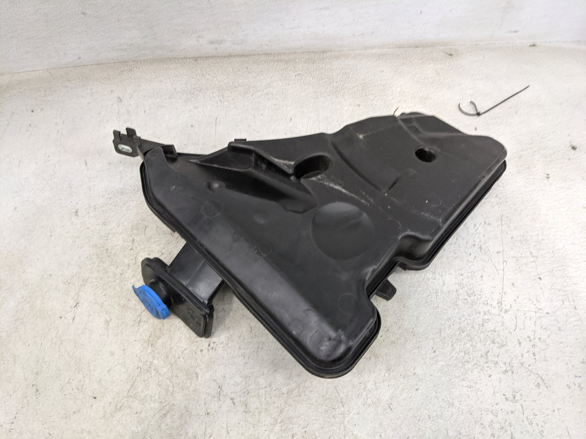 2021 Bmw 530i Windshield Washer Fluid Reservoir Bottle Oem - Oemusedautoparts1.com