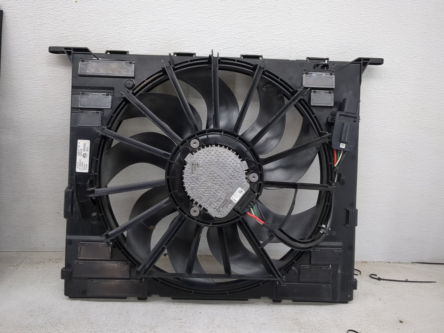 2021 Bmw 530i Electric Radiator Cooling Fan Motor Assembly - Oemusedautoparts1.com