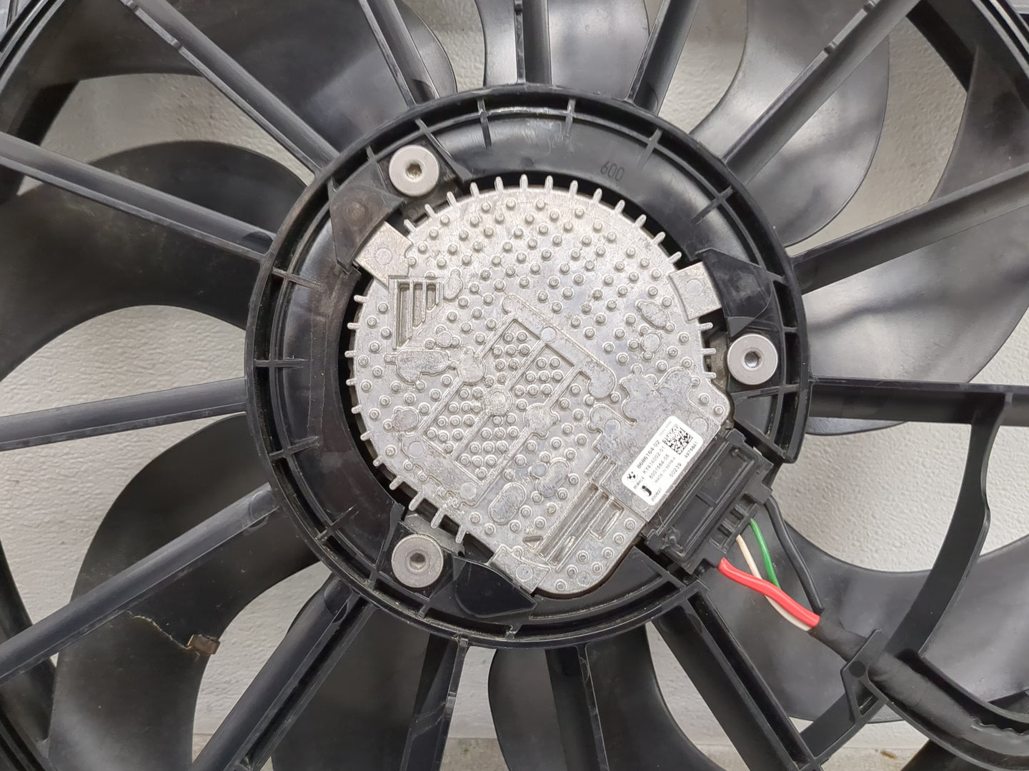 2021 Bmw 530i Electric Radiator Cooling Fan Motor Assembly - Oemusedautoparts1.com