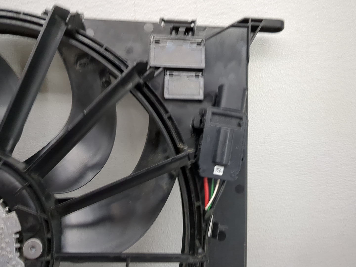 2021 Bmw 530i Electric Radiator Cooling Fan Motor Assembly - Oemusedautoparts1.com