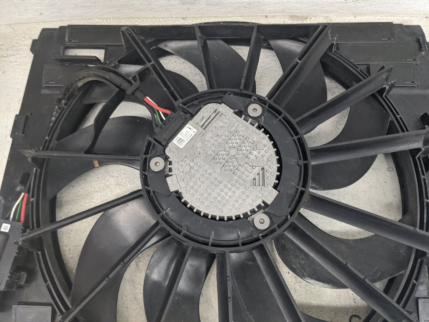 2017-2020 Bmw 530i Electric Radiator Cooling Fan Motor Assembly 1460885 - Oemusedautoparts1.com