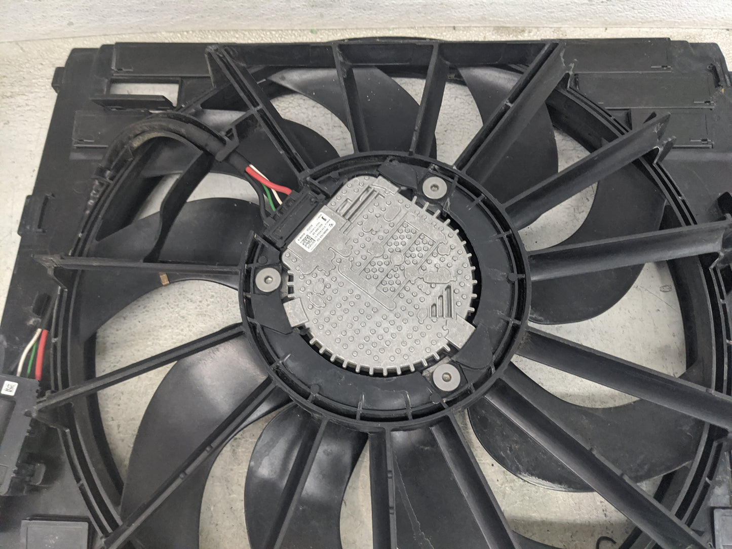 2017-2020 Bmw 530i Electric Radiator Cooling Fan Motor Assembly 1460885 - Oemusedautoparts1.com