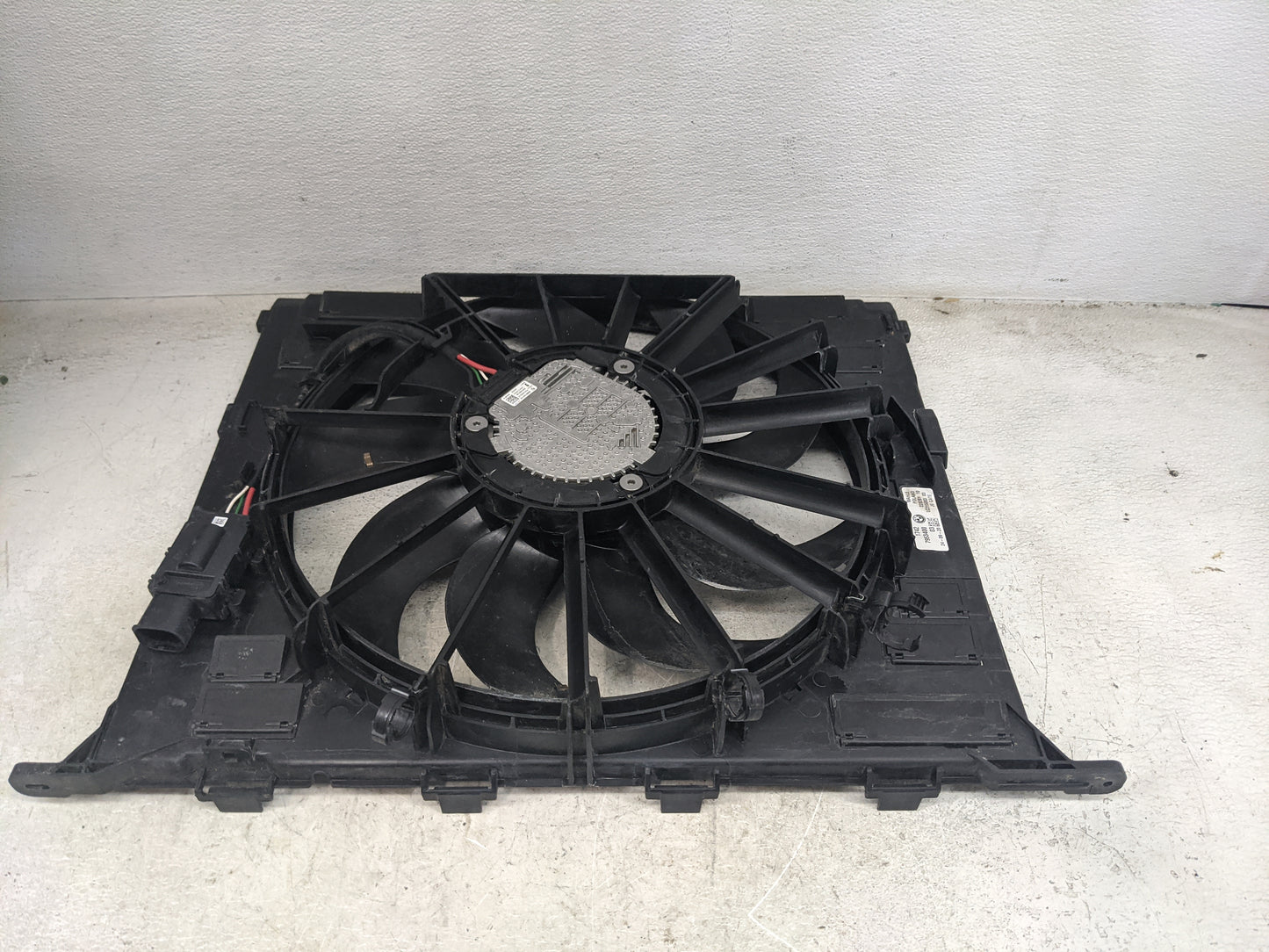 2017-2020 Bmw 530i Electric Radiator Cooling Fan Motor Assembly 1460885 - Oemusedautoparts1.com