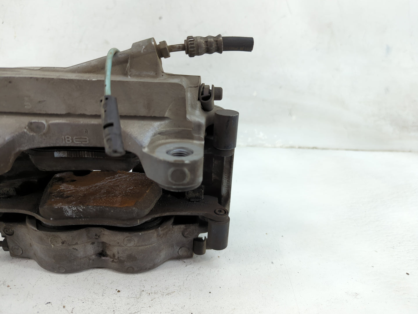 2021 Bmw 530i Front Driver Left Brake Caliper - Oemusedautoparts1.com