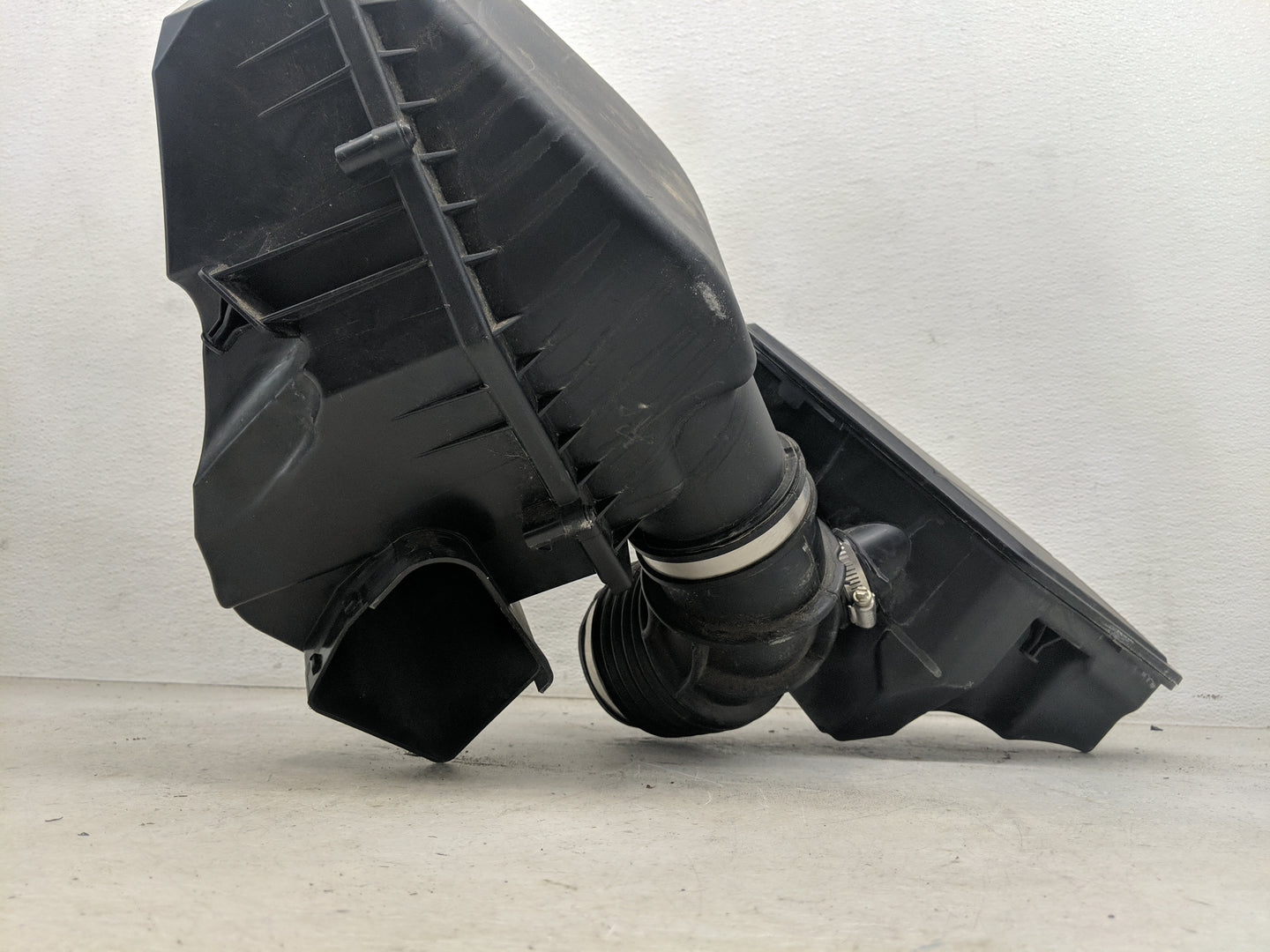 2021 Bmw 530i Air Cleaner Intake-duct Hose Tube - Oemusedautoparts1.com