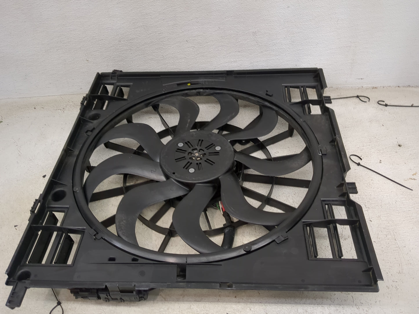 2020-2022 Bmw X3 Electric Radiator Cooling Fan Motor Assembly 1460573 - Oemusedautoparts1.com