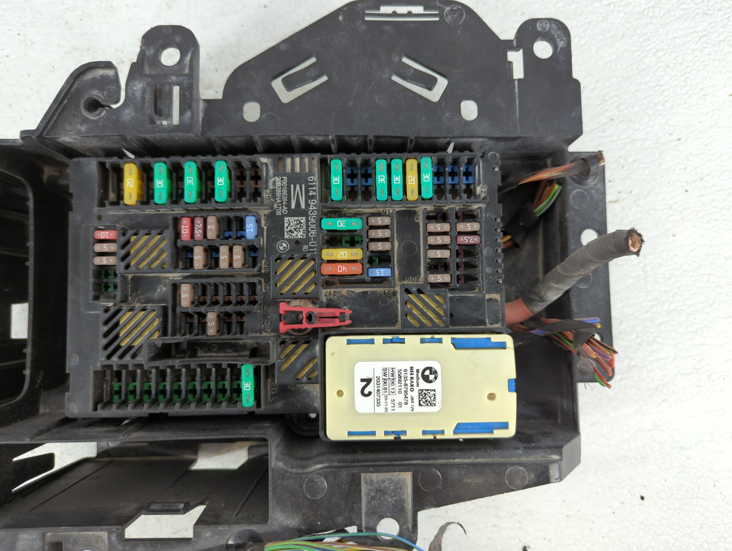 2020-2021 Bmw X3 Fusebox Fuse Box Panel Relay Module P/N:6135-8795478 P00166264-AD, 6114 9439006-01 Fits Fits 2020 2021 OEM 