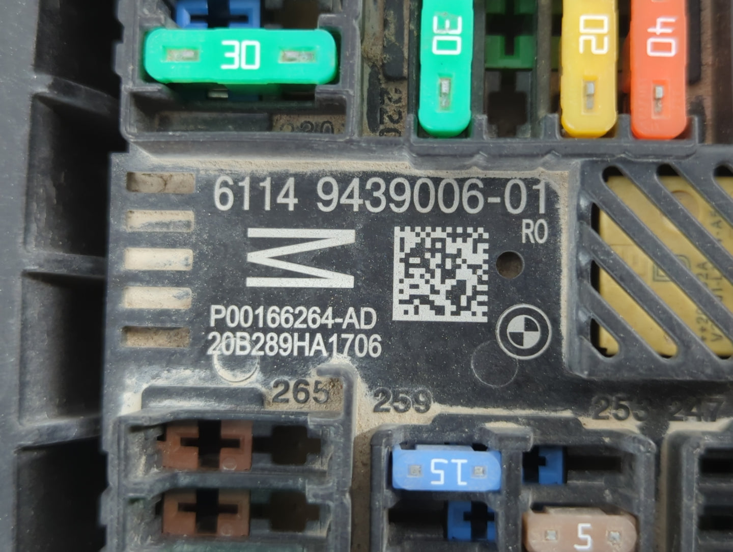 2020-2021 Bmw X3 Fusebox Fuse Box Panel Relay Module P/N:6135-8795478 P00166264-AD, 6114 9439006-01 Fits Fits 2020 2021 OEM 