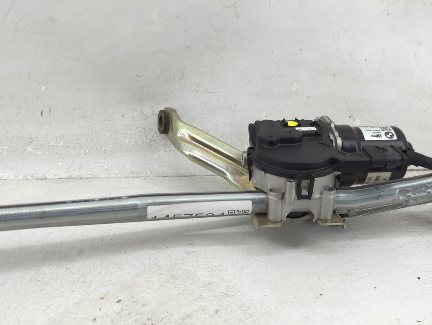2021 Bmw Z4 Front Windshield Wiper Motor P/N:W427347 Fits OEM Used Auto Parts - Oemusedautoparts1.com