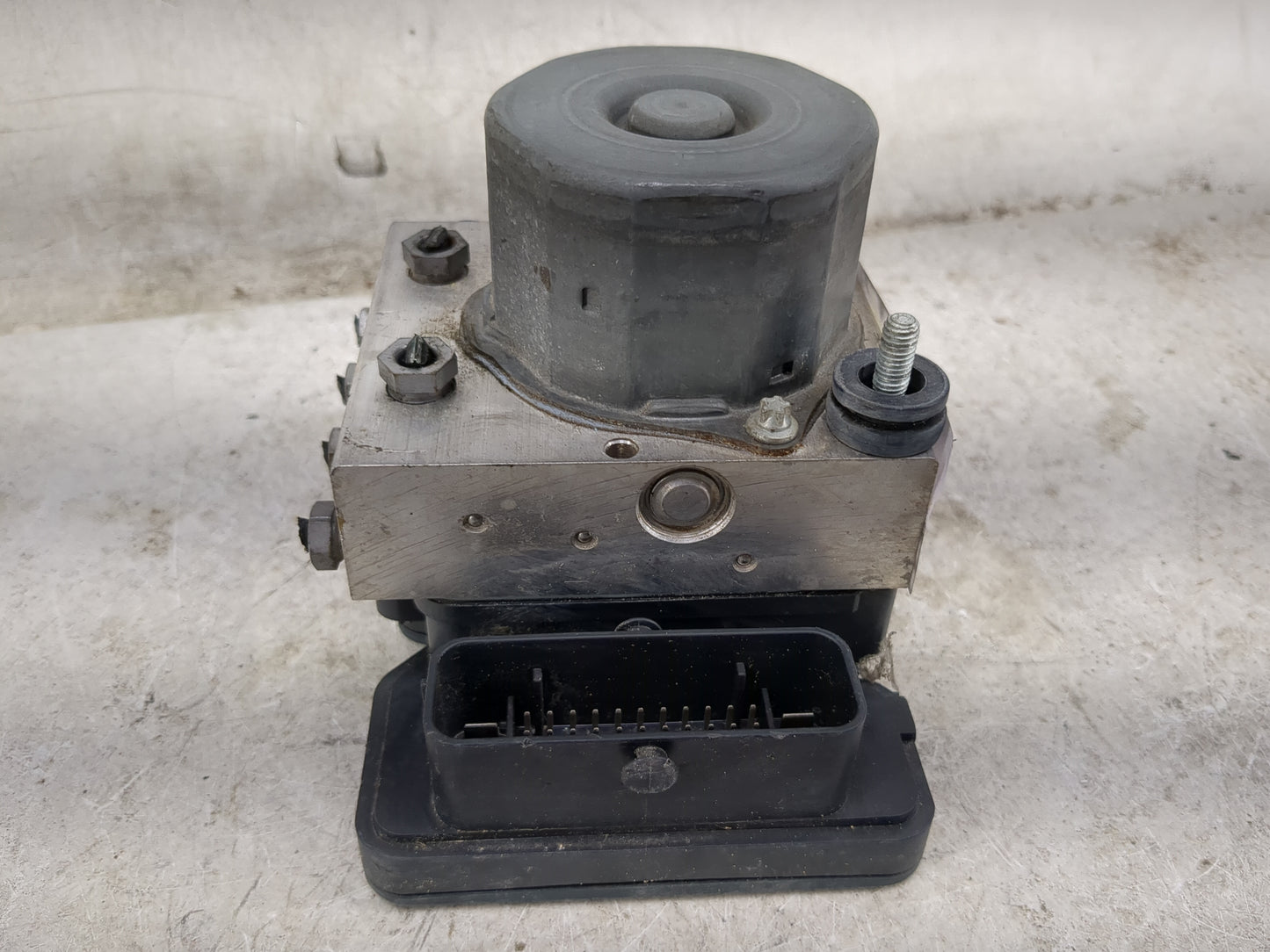 2021 Bmw Z4 ABS Pump Control Module Replacement P/N:A009 431 64 12 Fits OEM Used Auto Parts - Oemusedautoparts1.com