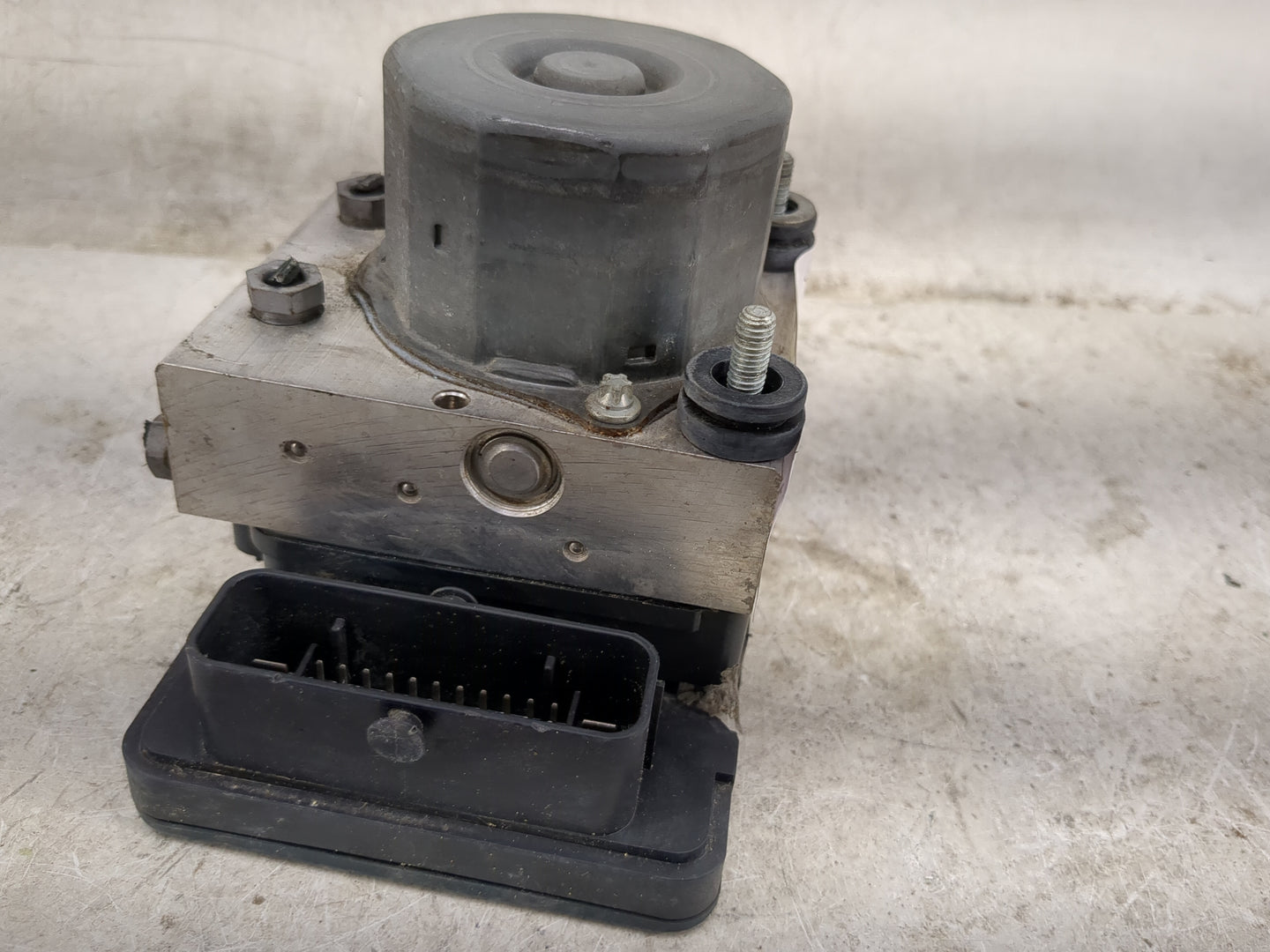 2021 Bmw Z4 ABS Pump Control Module Replacement P/N:A009 431 64 12 Fits OEM Used Auto Parts - Oemusedautoparts1.com