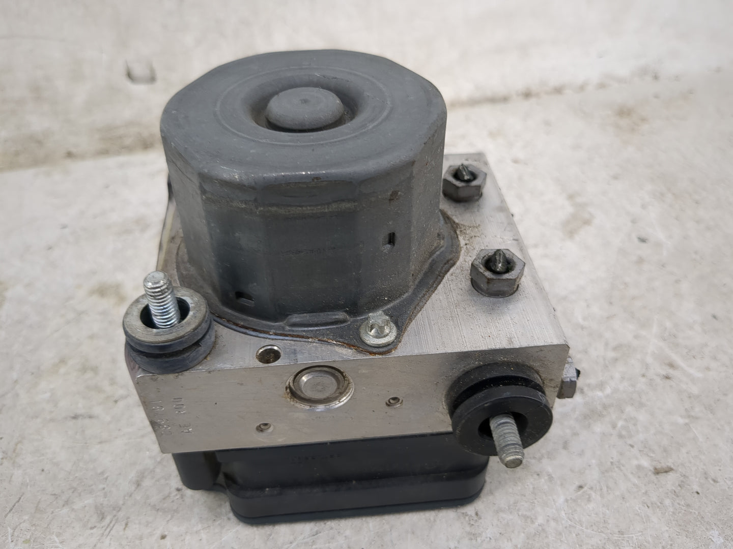 2021 Bmw Z4 ABS Pump Control Module Replacement P/N:A009 431 64 12 Fits OEM Used Auto Parts - Oemusedautoparts1.com