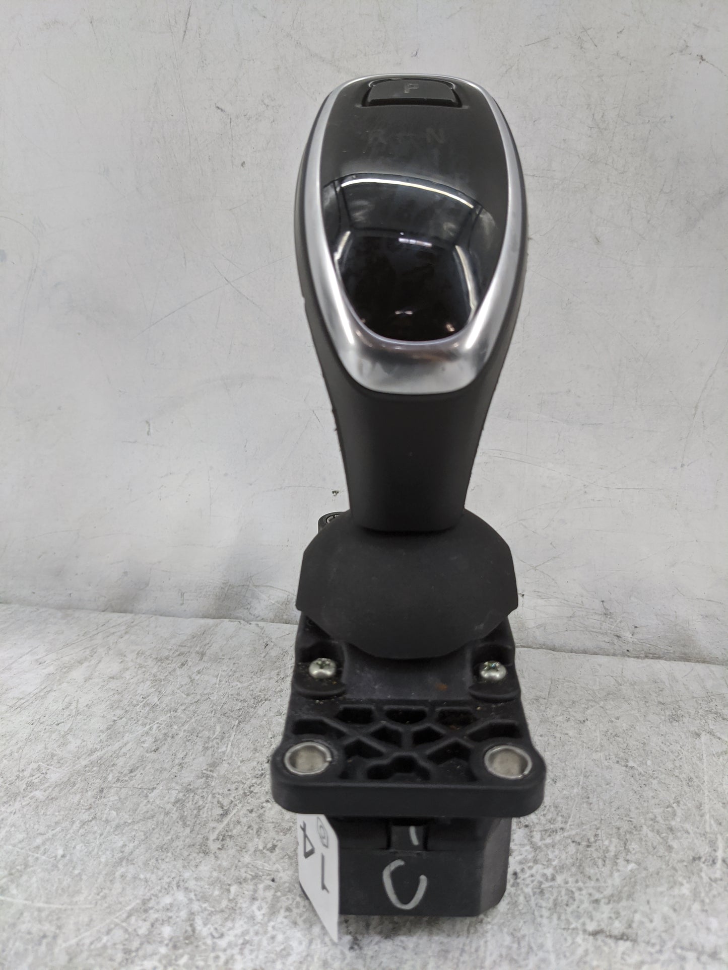 2021 Buick Enclave Floor Console Assembly Shifter Black - Oemusedautoparts1.com