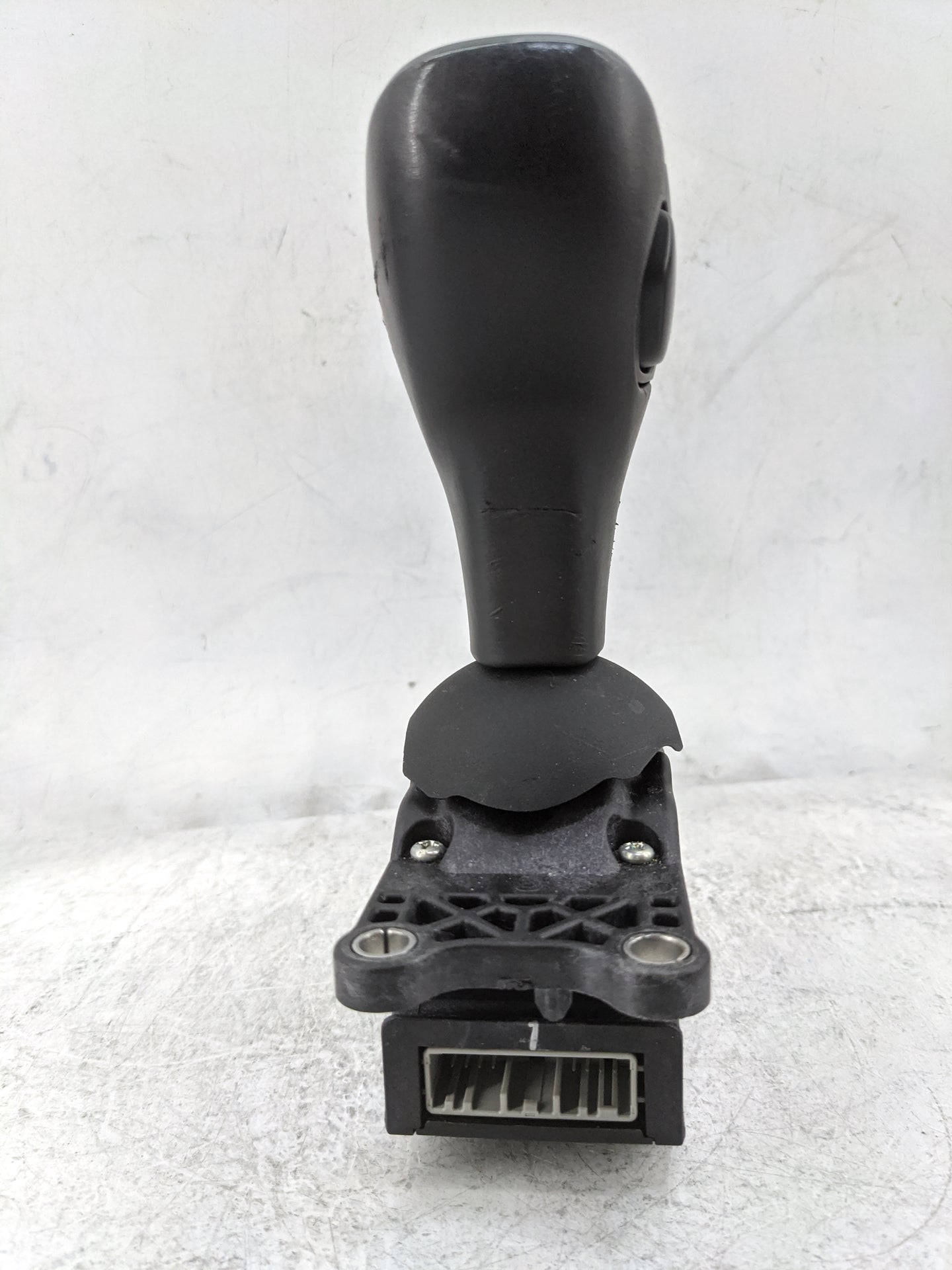 2021 Buick Enclave Floor Console Assembly Shifter Black - Oemusedautoparts1.com