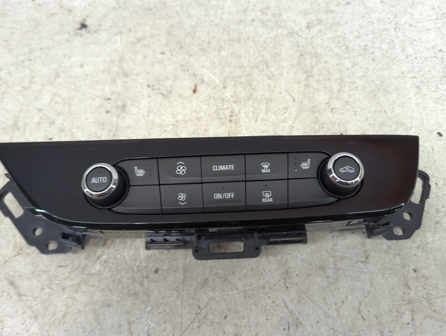 2018-2020 Buick Enclave Climate Control Module Temperature AC/Heater Replacement P/N:84497455 7370200000000X Fits OEM Used A