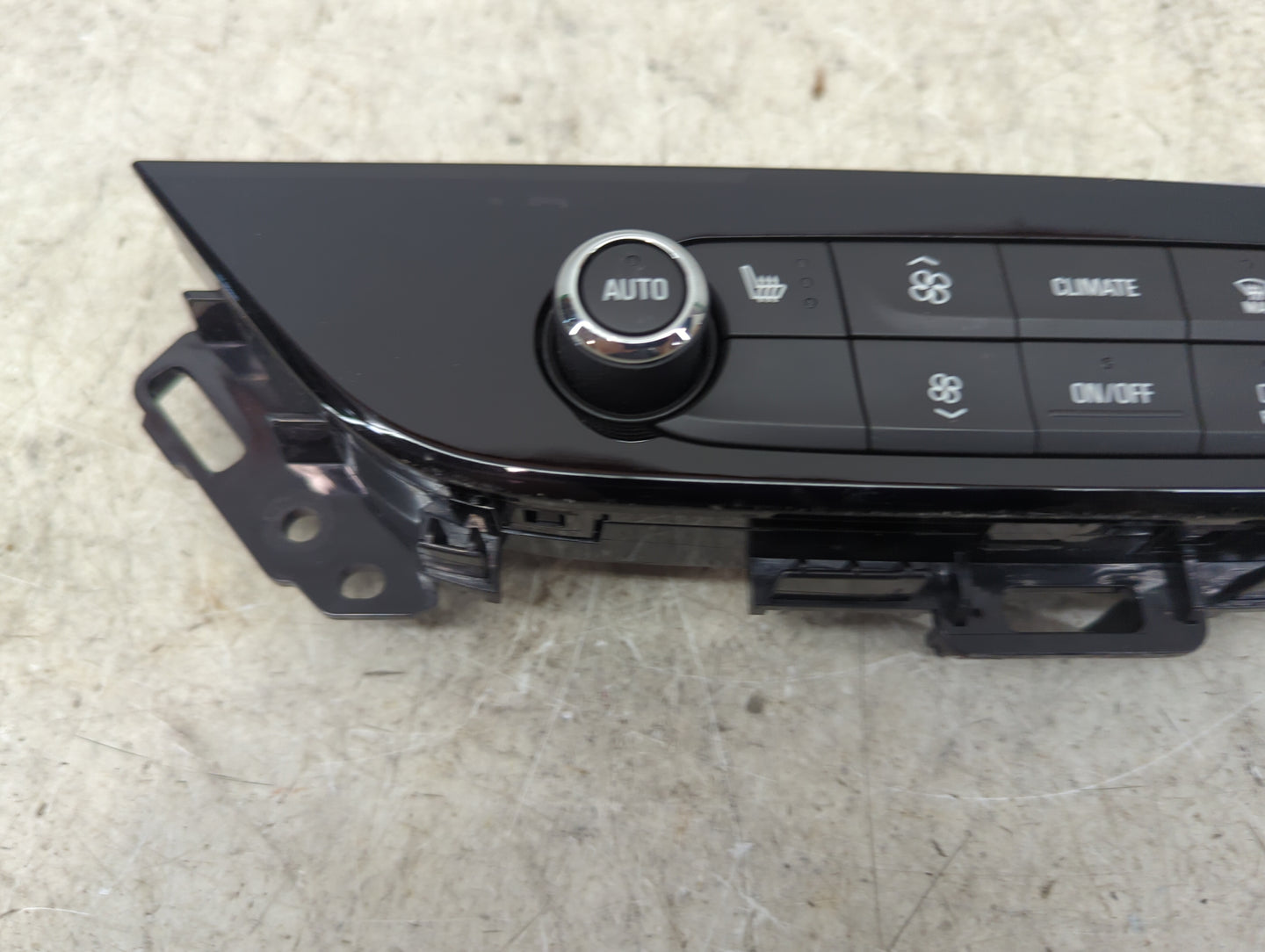 2018-2020 Buick Enclave Climate Control Module Temperature AC/Heater Replacement P/N:84497455 7370200000000X Fits OEM Used A